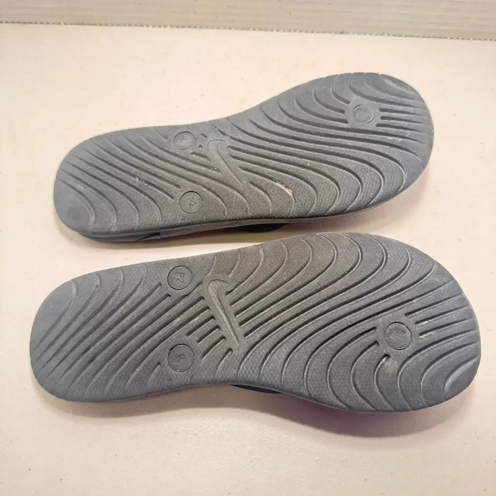 Nike Black Flip Flops  US Women's Sz 6, Men's Sz  4.5/5, Big Kids' Sz 4.5 Rubber